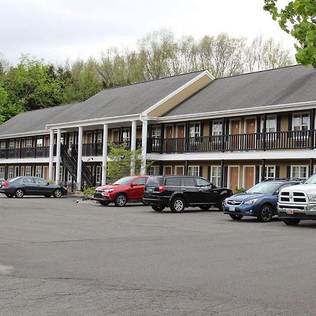Brookfield Newbury Inn מראה חיצוני תמונה