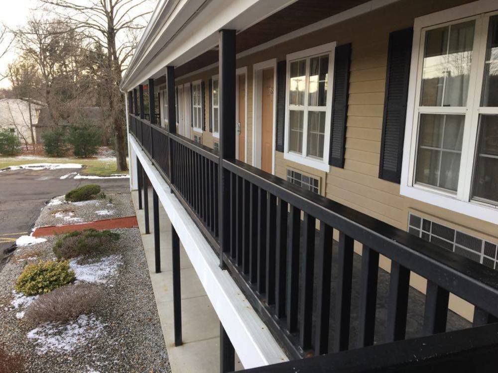 Brookfield Newbury Inn מראה חיצוני תמונה